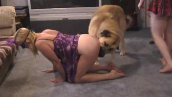 Older woman shoves entire canine dick deep into her chubby rear