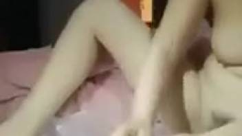 Asian webcam babe screwing her cunt using a genuine serpent