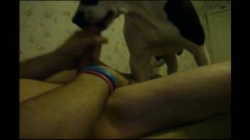Guy deepthroating a hot vixen in an empty chamber